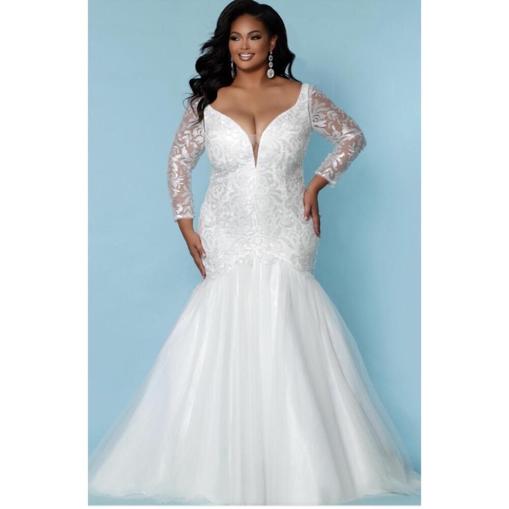 NEW SYDNEY'S CLOSET rose wedding dress in ivory